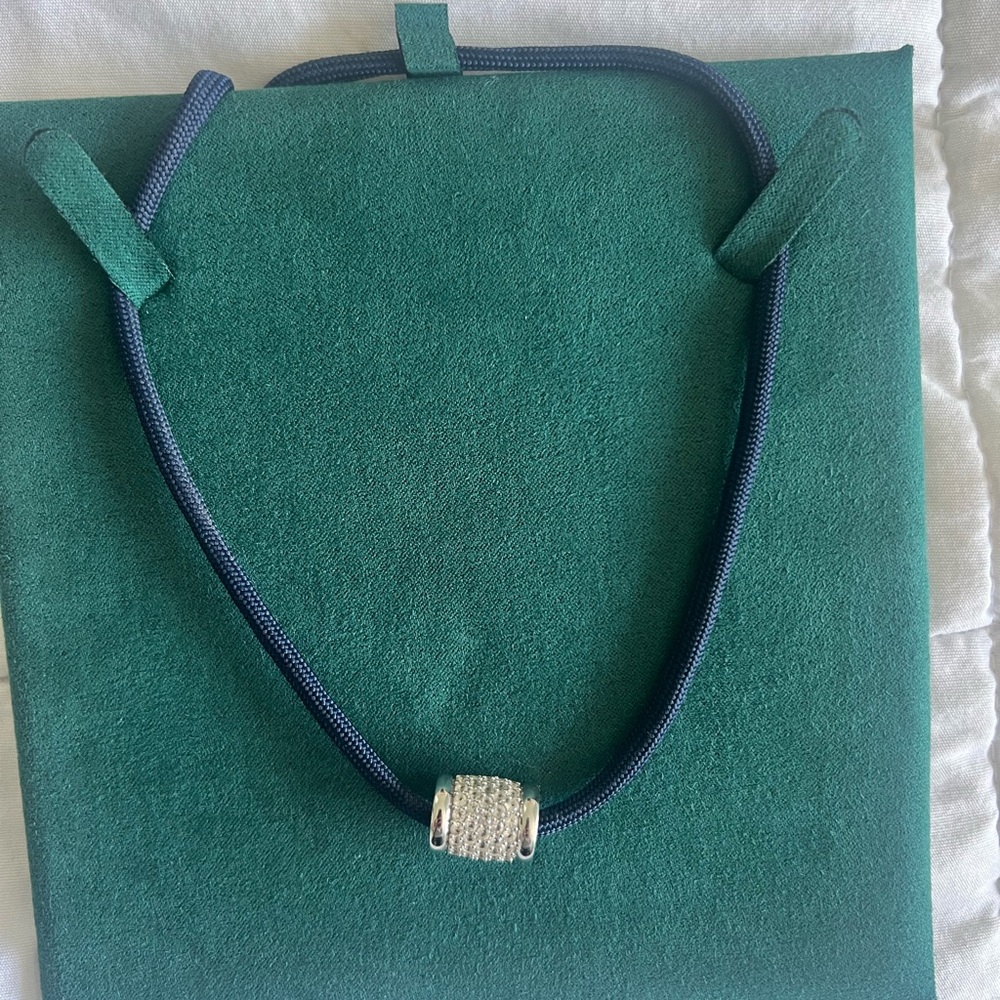 YVES LAB WHITE SAPPHIRE PARACORD NECKLACE, MARINE AND SILVER - Picture 6 of 10